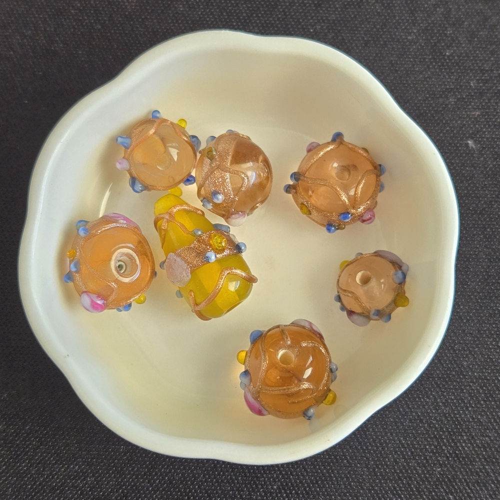 "Wedding Cake" Style Glass Beads W/ Wedgwood Bone China Trinket Box - Picture 5 of 8